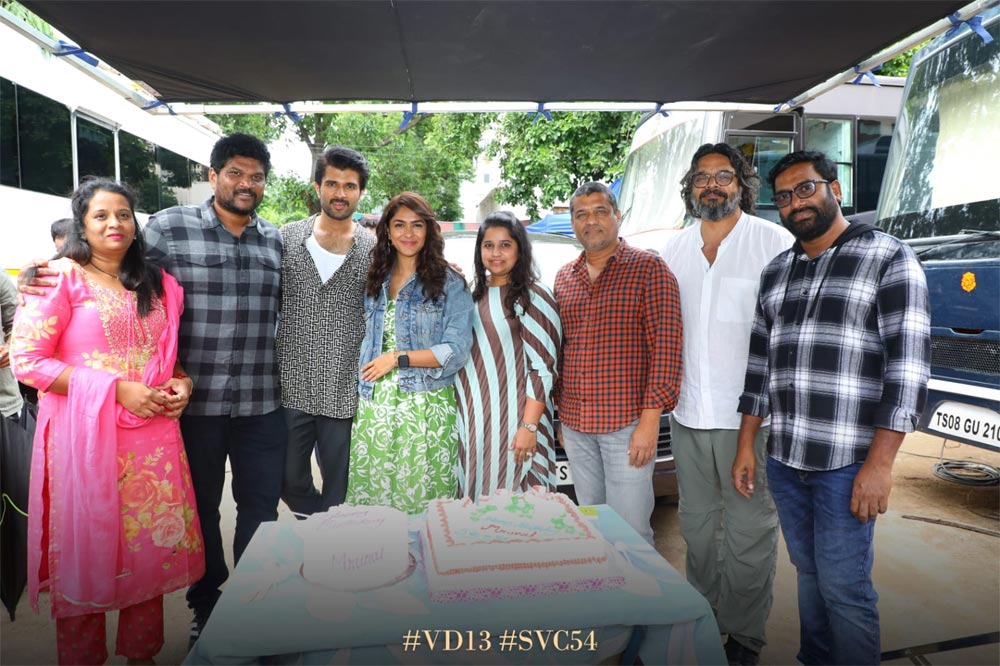 Vijay Deverakonda  B-Day surprise to Mrunal