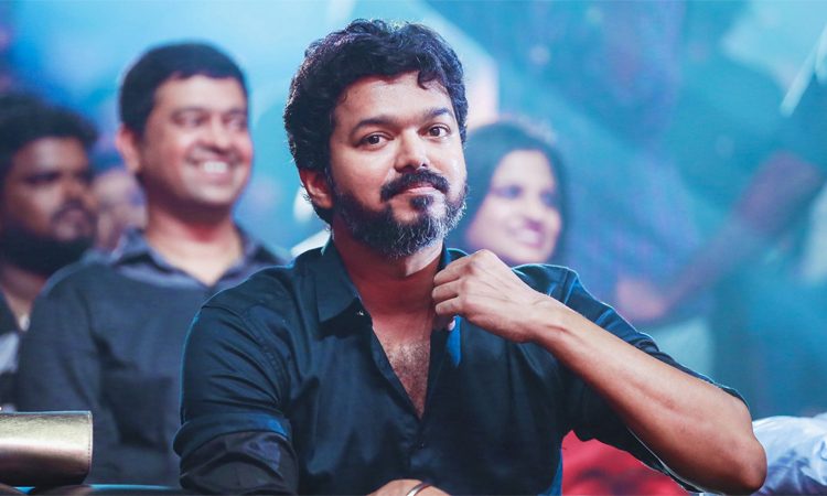 thalapathy-vijay-enjoys-karthikeya-2-cinejosh