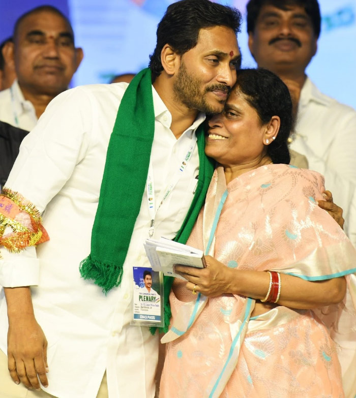 Vijayamma's resignation: Jagan, Sharmila's politics