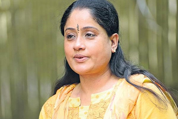 Vijayashanti Vijayashanti Sex Film - Main Hoon Naa Shades In Sarileru | cinejosh.com