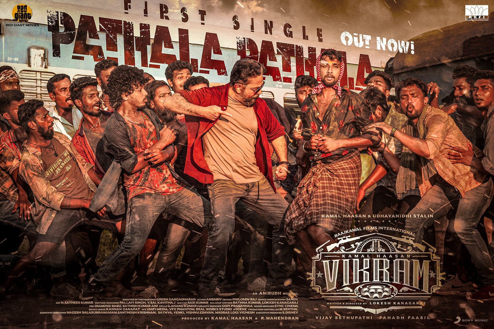  Vikram's mass song Pathala Pathala out