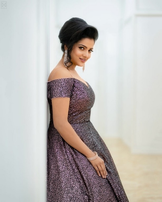 Chithu Vj Pics - 1 / 4 photos