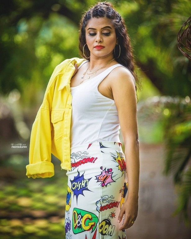 Priyamani Photos - 1 / 3 photos