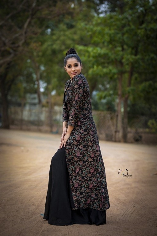 Rashmi Gautam Photos - 4 / 6 photos