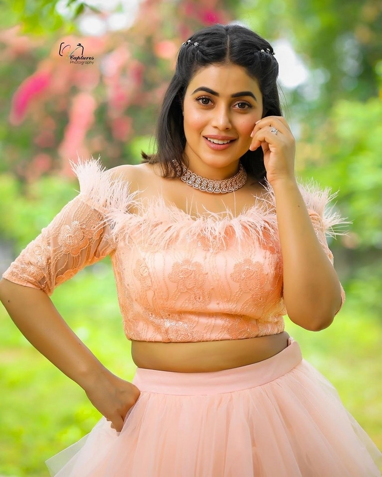 Poorna Latest Photos - 8 / 17 photos