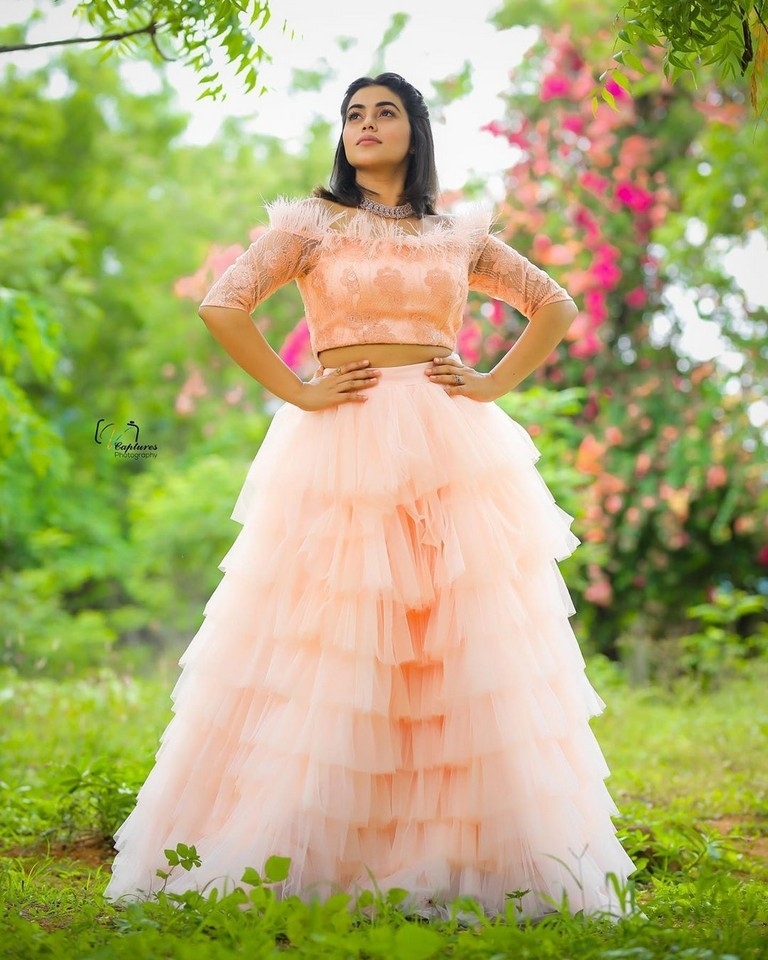 Poorna Latest Photos - 9 / 17 photos