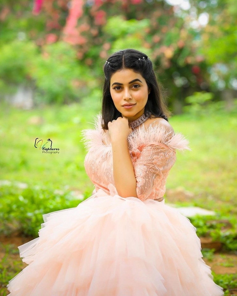 Poorna Latest Photos - 12 / 17 photos