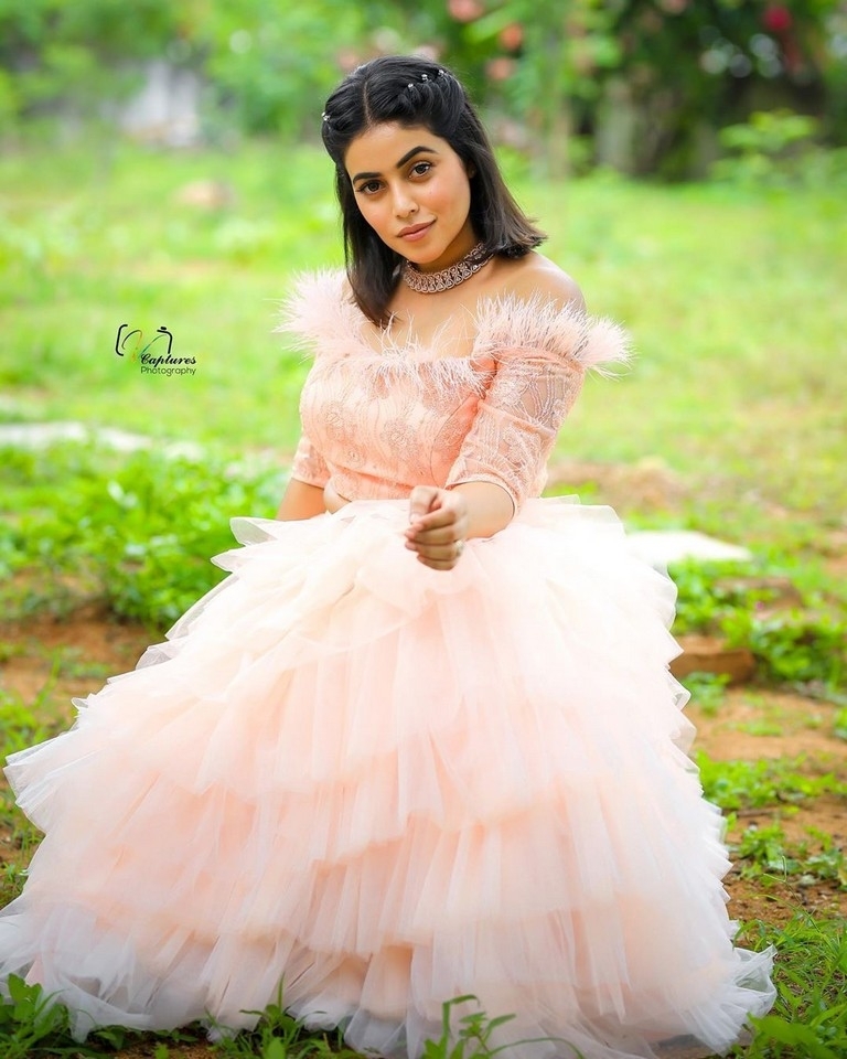 Poorna Latest Photos - 16 / 17 photos