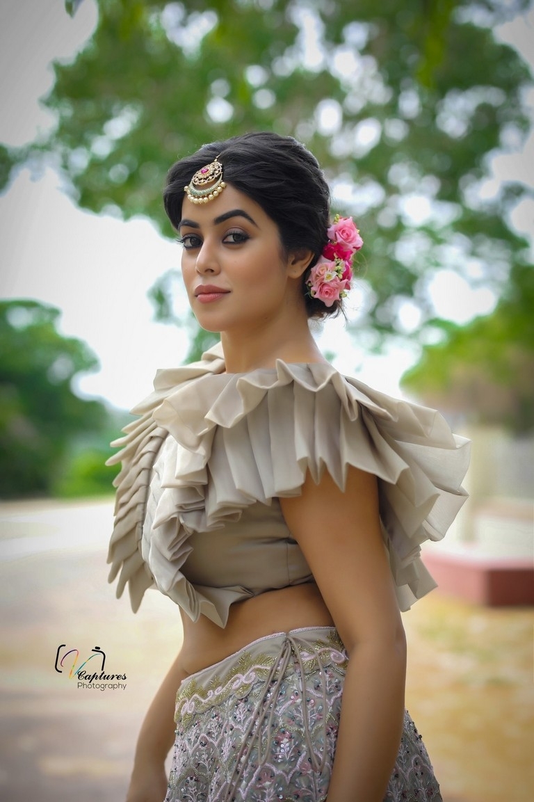 Poorna New Pics - 13 / 13 photos