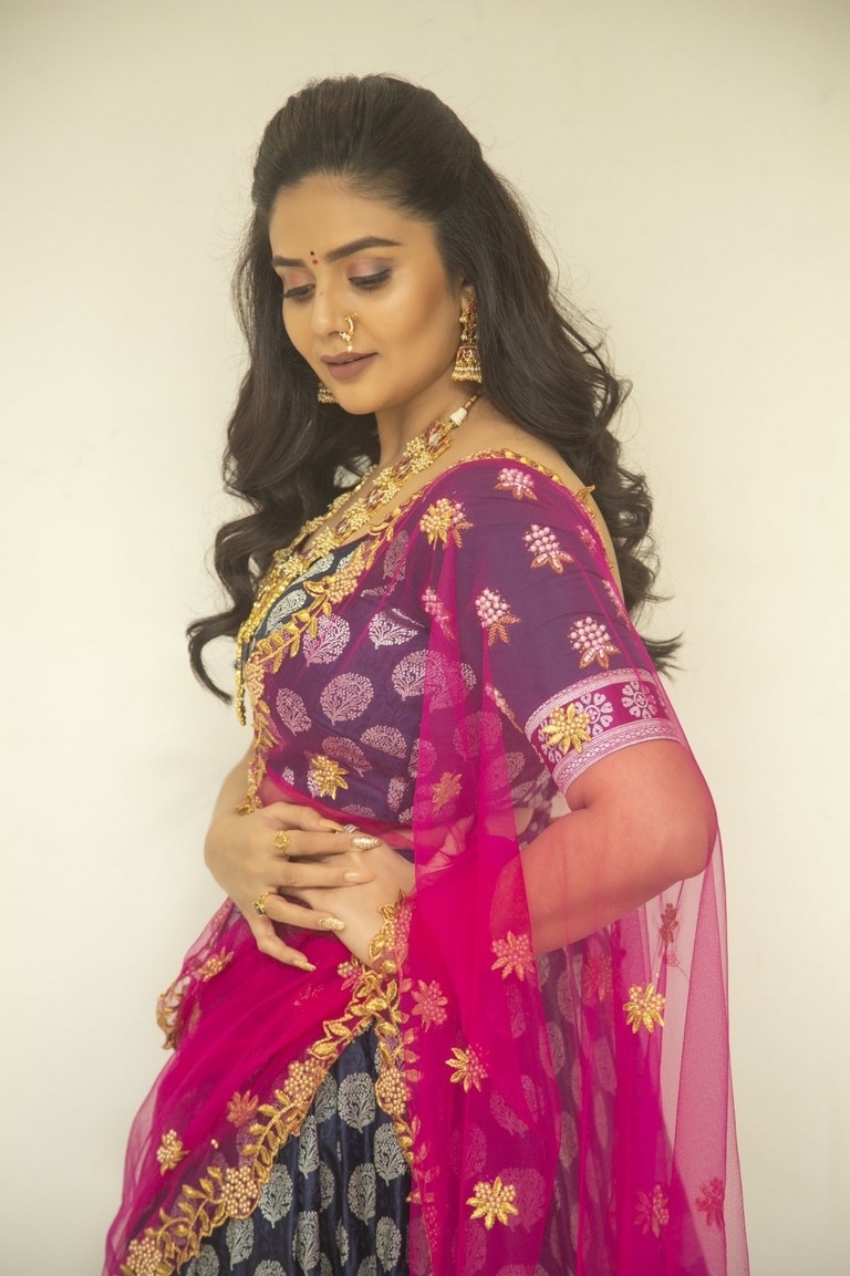 SreeMukhi Photos - 6 / 13 photos