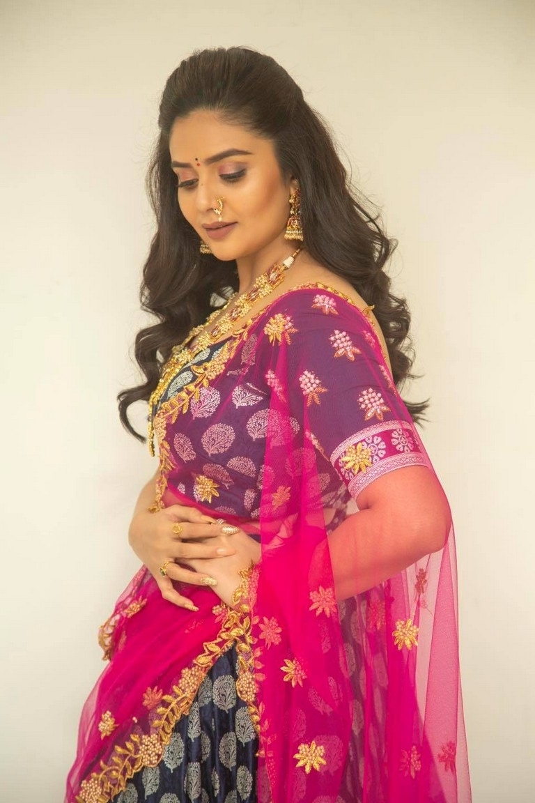 SreeMukhi Photos - 11 / 13 photos