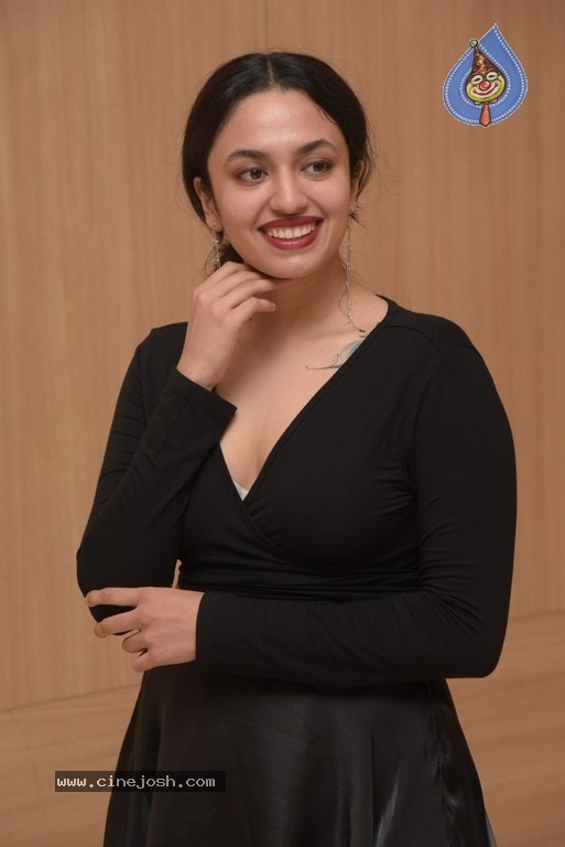 Malavika Nair Pics - 8 / 15 photos