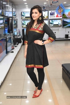 Mannara Chopra Photos - 20 of 20