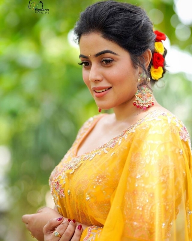 Poorna New Pics - Photo 1 of 9