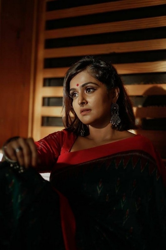 Remya Nambeesan New Photos - 2 / 4 photos