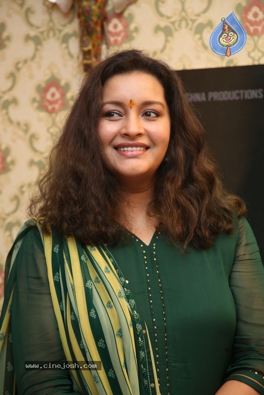 Renu Desai Photos - 6 / 16 photos