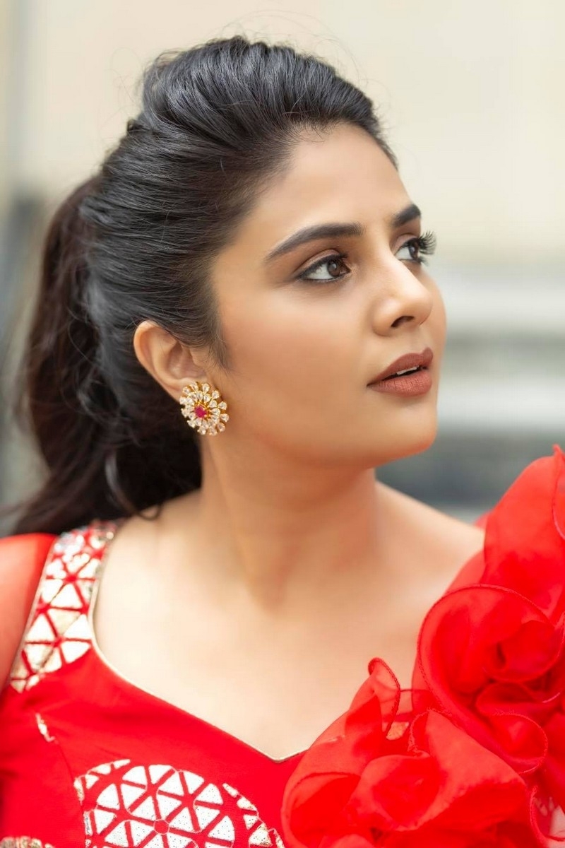 SreeMukhi New Photos - 4 / 7 photos