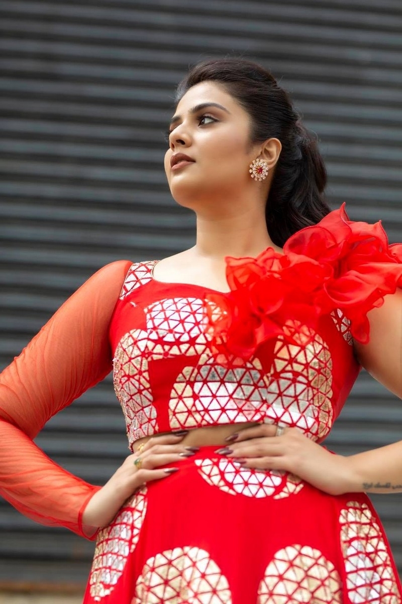 SreeMukhi New Photos - 5 / 7 photos