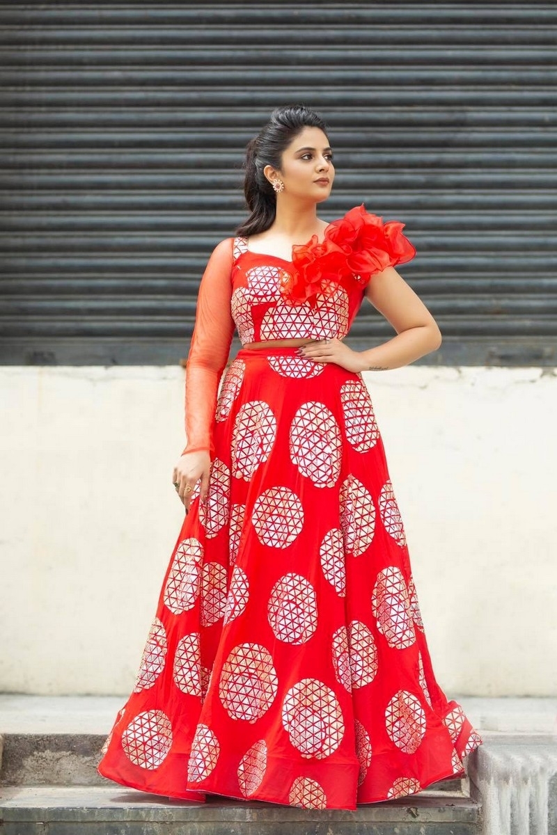 SreeMukhi New Photos - 6 / 7 photos