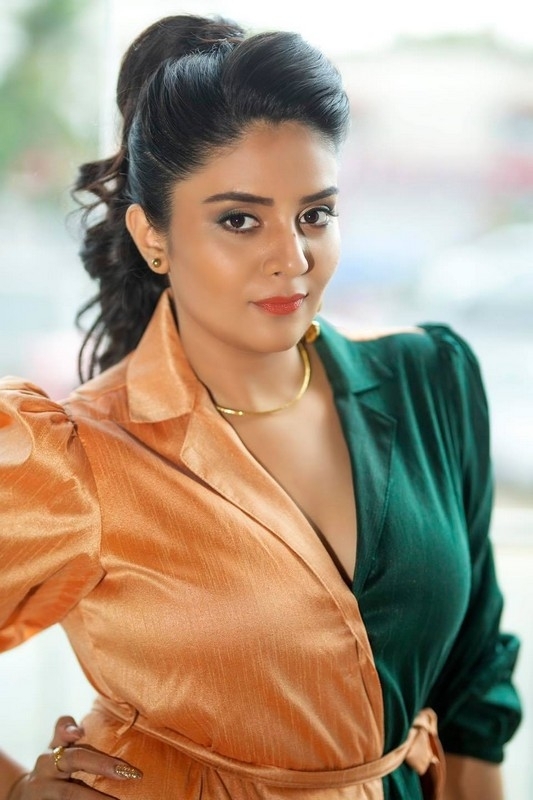 Sreemukhi Photos - 5 / 5 photos