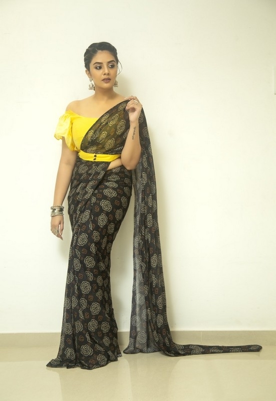 Sreemukhi Photos - 4 / 7 photos