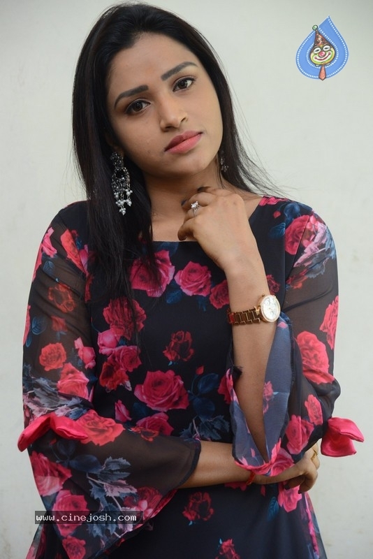 Vikasini Photos - 6 / 7 photos