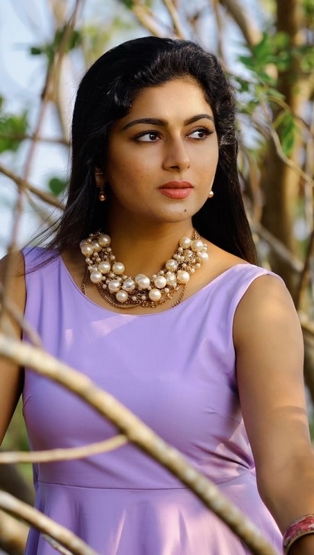 Akshatha Srinivas Photo shoot - 2 / 5 photos