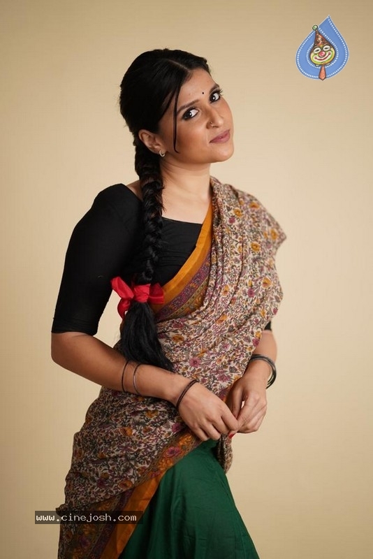 Mannara Chopra Photo Shoot - 9 / 9 photos