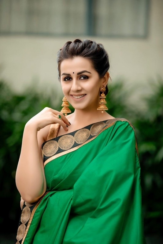 Nikki galrani raajavamsam kollywood 14 hot saree navel hd caps –  indiancelebblog.com