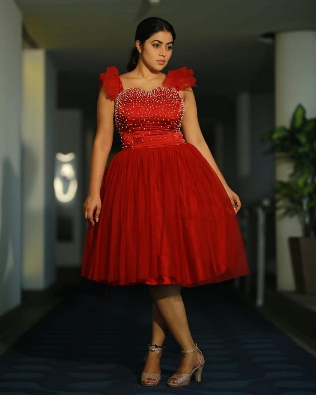 Poorna Latest Stills - 5 / 10 photos