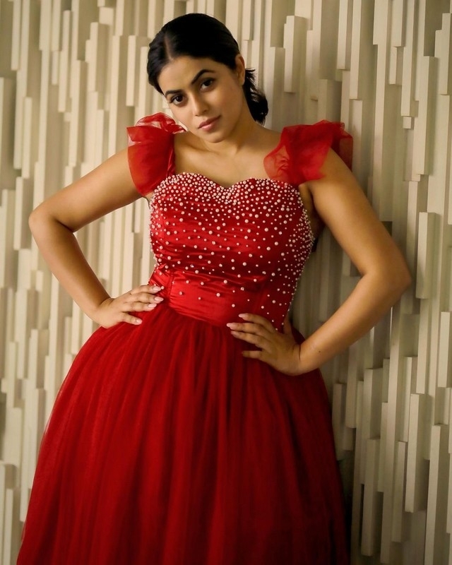 Poorna Latest Stills - 10 / 10 photos