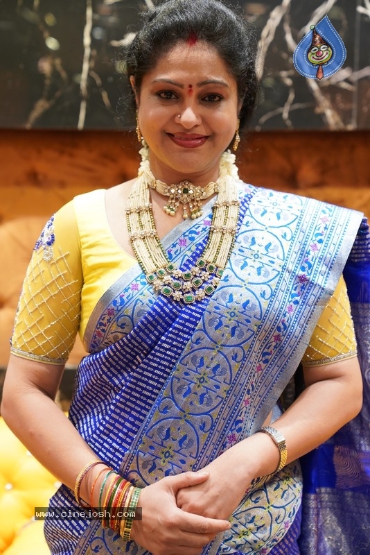 Raasi Photos - 1 / 4 photos