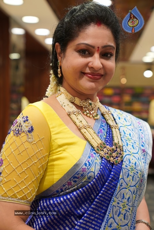 Raasi Photos - Photo 3 of 4