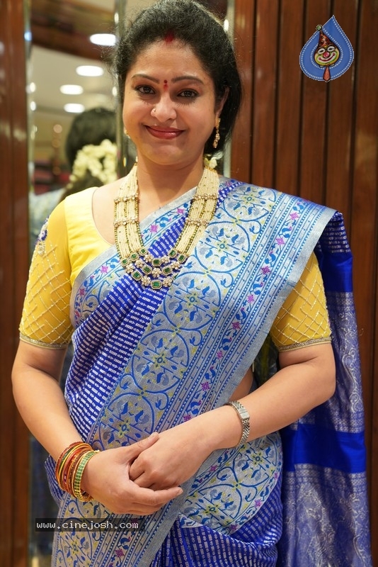 Raasi Photos - 4 / 4 photos