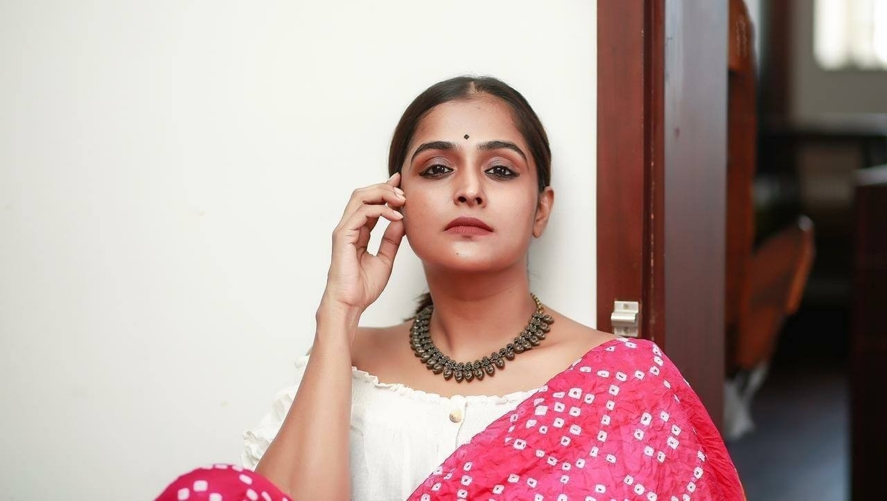 Remya Nambeesan New Photos - 2 / 4 photos