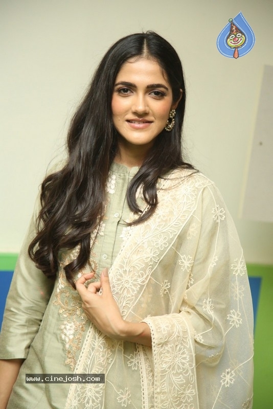 Simran Choudhary Photos - 13 / 15 photos