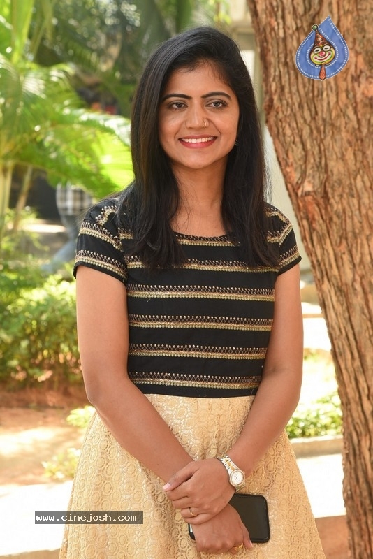 Siva Jyothi Pics - 6 / 13 photos