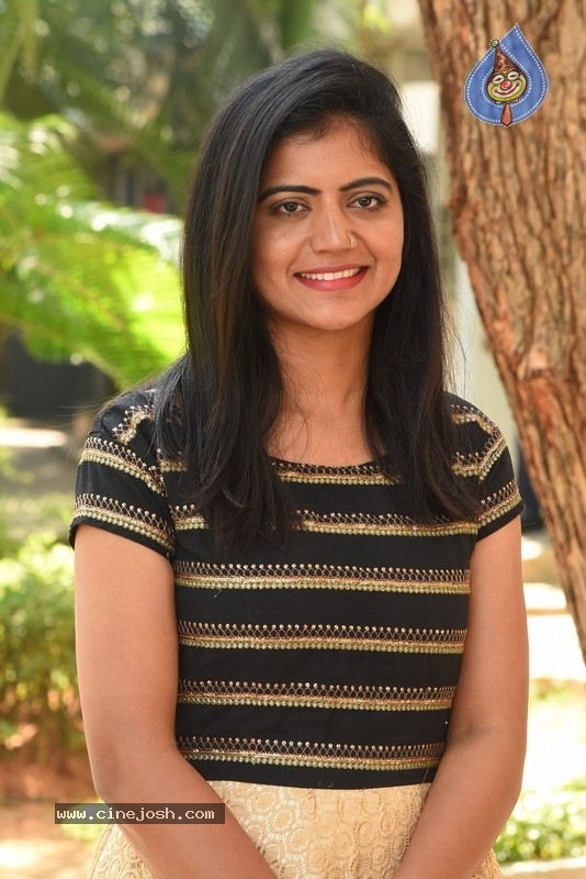 Siva Jyothi Pics - 8 / 13 photos