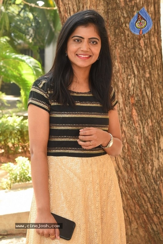 Siva Jyothi Pics - 10 / 13 photos