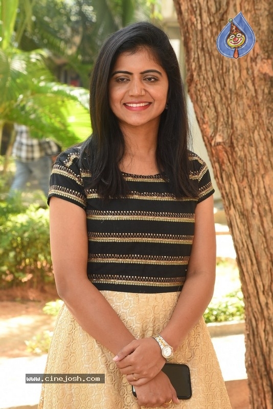 Siva Jyothi Pics - 11 / 13 photos