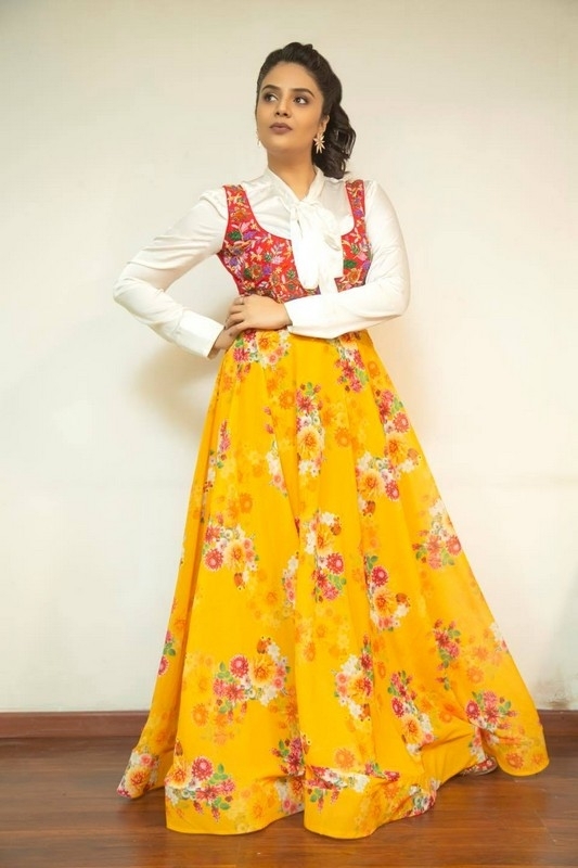 Sreemukhi New Photos - 1 / 6 photos