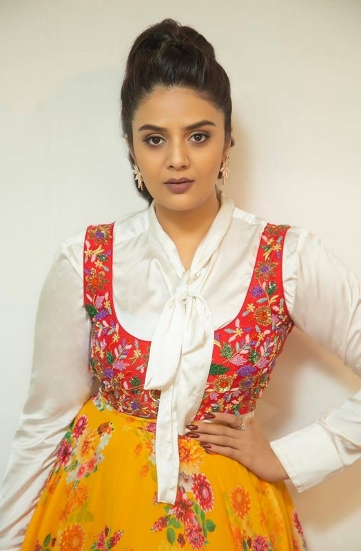 Sreemukhi New Photos - 5 / 6 photos