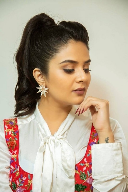 Sreemukhi New Photos - 6 / 6 photos