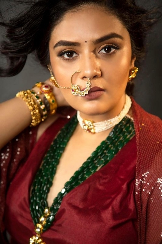 Sreemukhi Photos - 4 / 7 photos