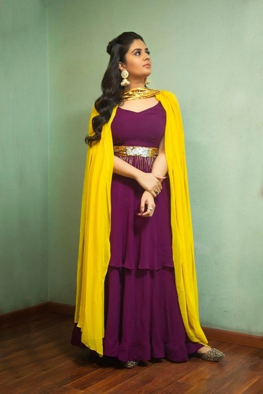 Sreemukhi Photos - 5 / 9 photos