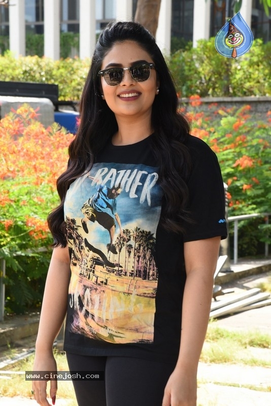 Sreemukhi Photos - 9 / 11 photos