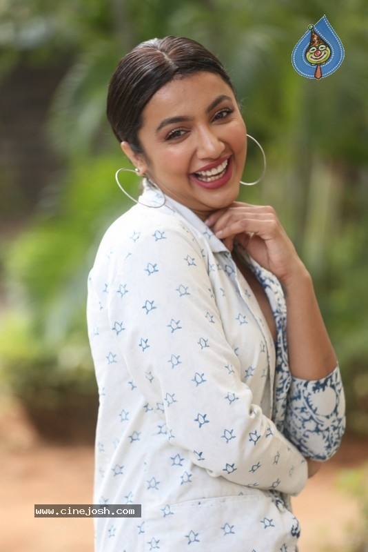 Tejaswi Madivada Photos - 13 / 17 photos