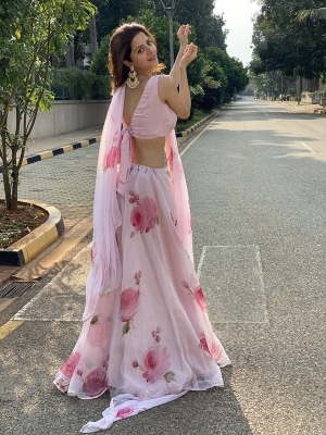 Vedhika New Photos - 3 of 4