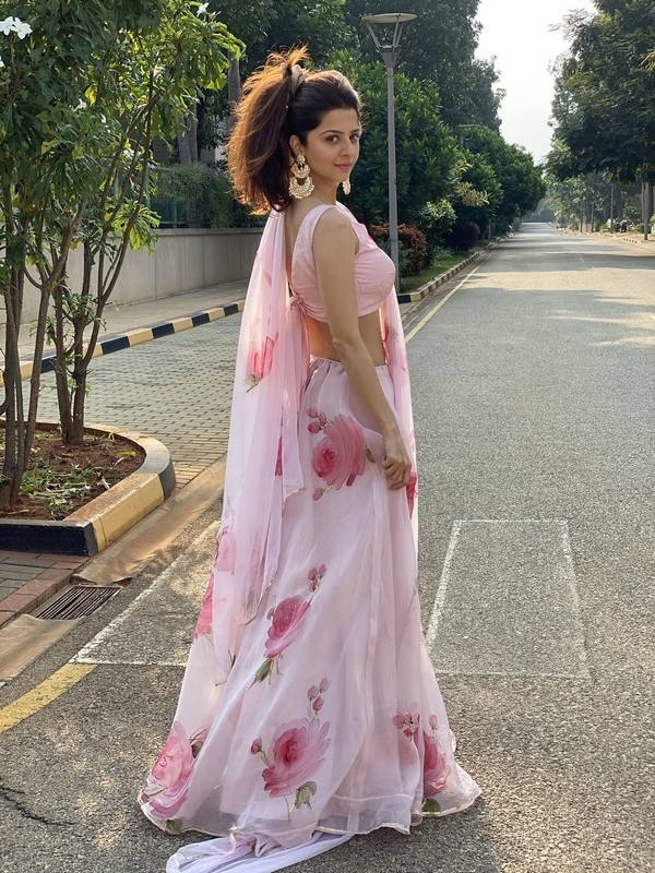 Vedhika New Photos - 1 / 4 photos