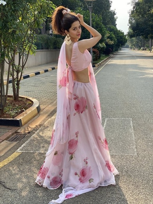 Vedhika New Photos - 4 / 4 photos